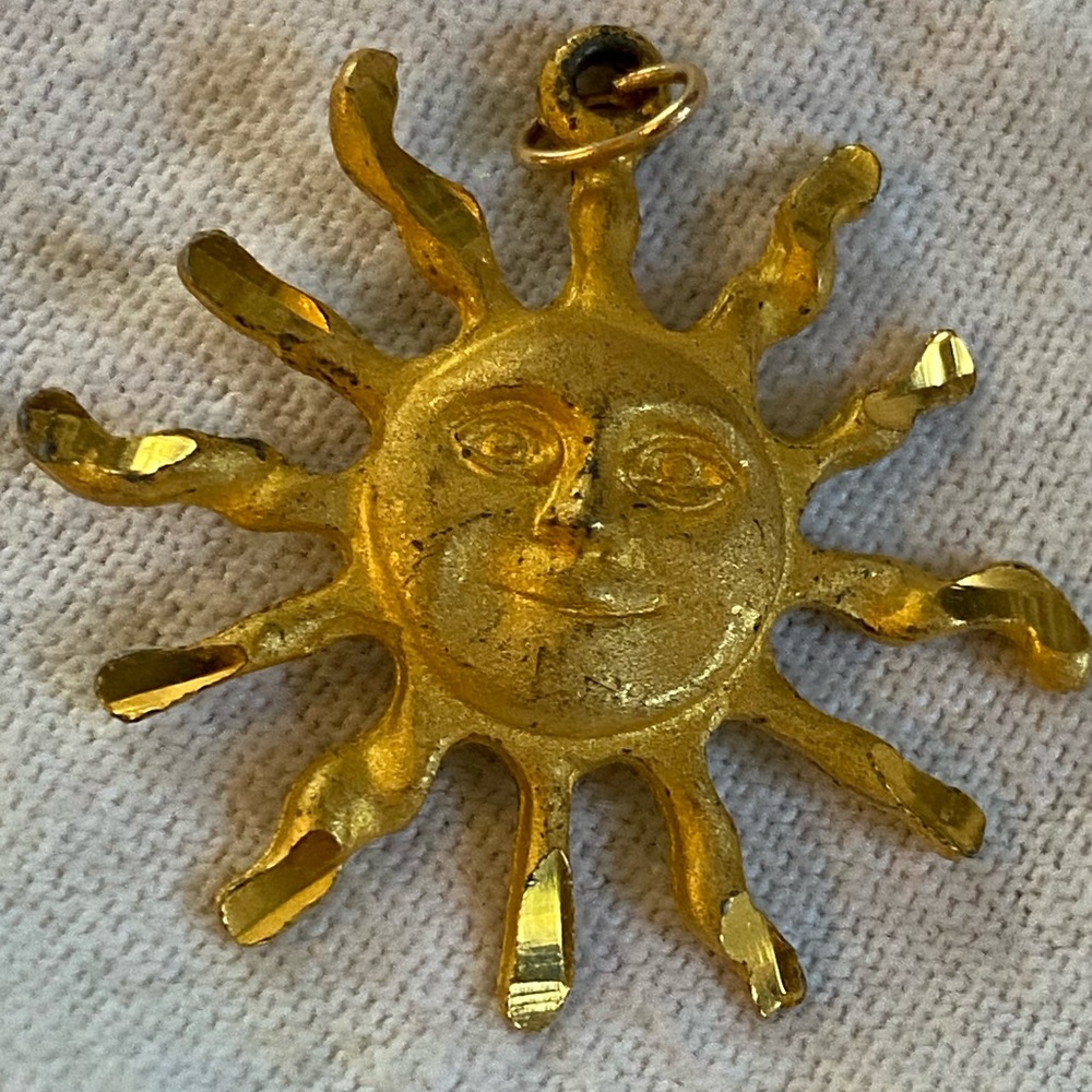 Vintage smiling sun gold charm